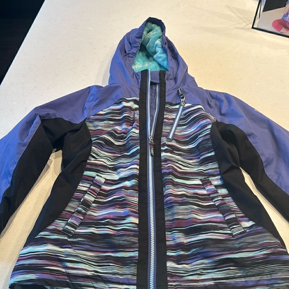 Stoic girls jacket size medium 10/12, excellent condition warm and great colors.